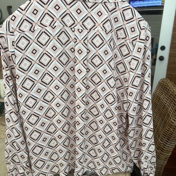 White House Black Market Pink and Black Geometric Blouse sz large - Picture 3 of 4
